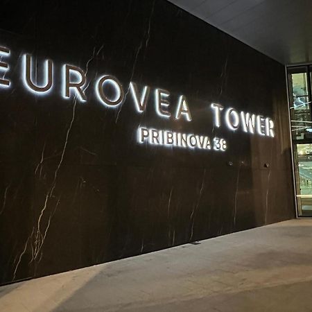 Nikas Eurovea Apartments - Free Parking Bratislava Extérieur photo