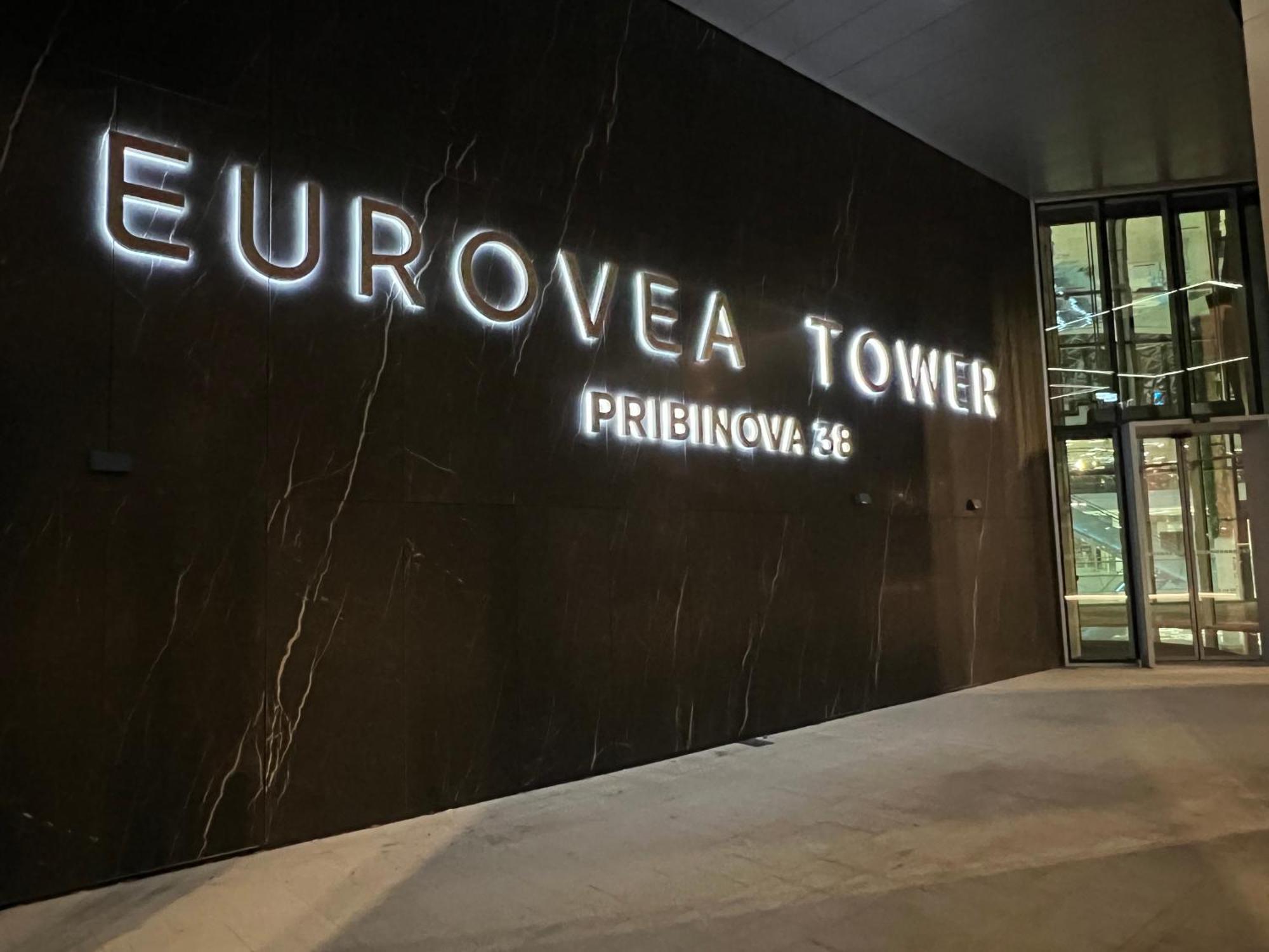 Nikas Eurovea Apartments - Free Parking Bratislava Extérieur photo